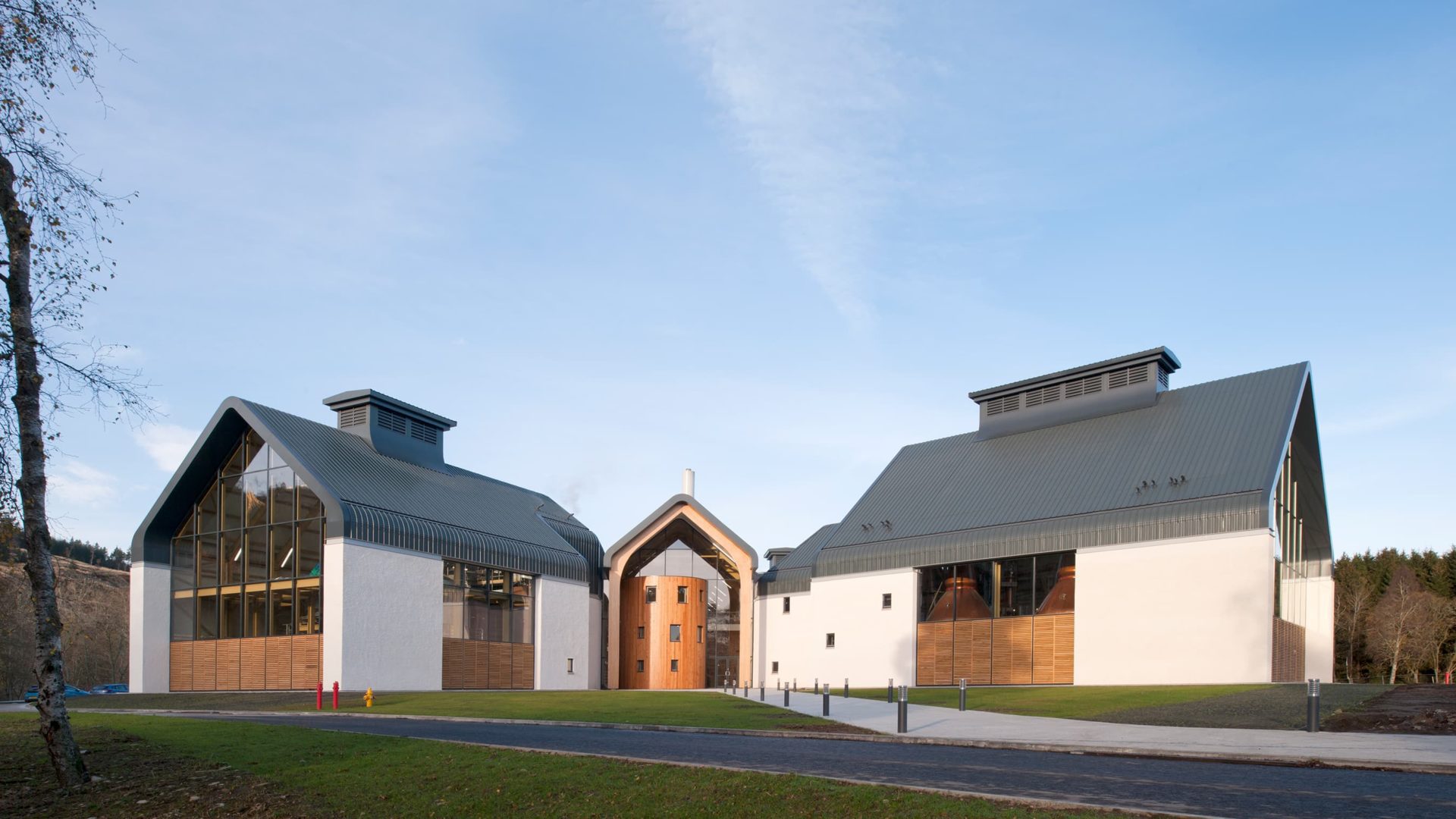 front view of dalmunach distillery building exterior