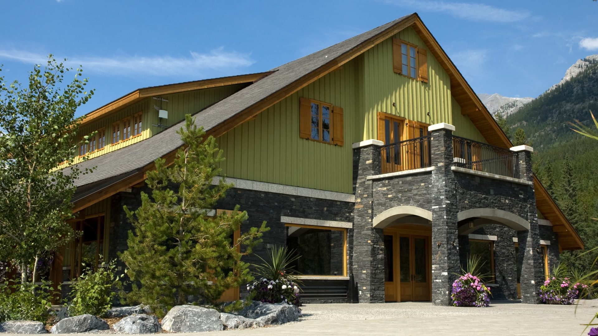 yellow building exterior at silvertip golf course clubhouse