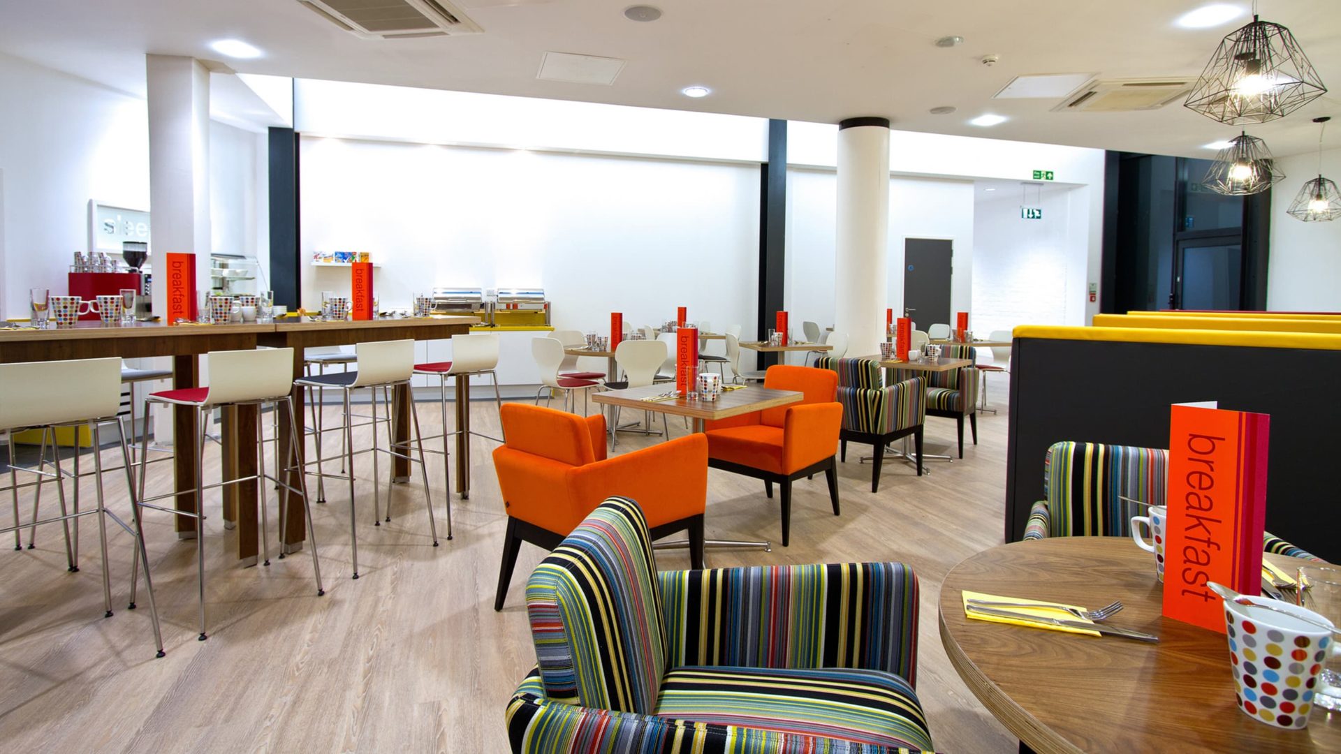 dining area in sleeperz hotel in newcastle