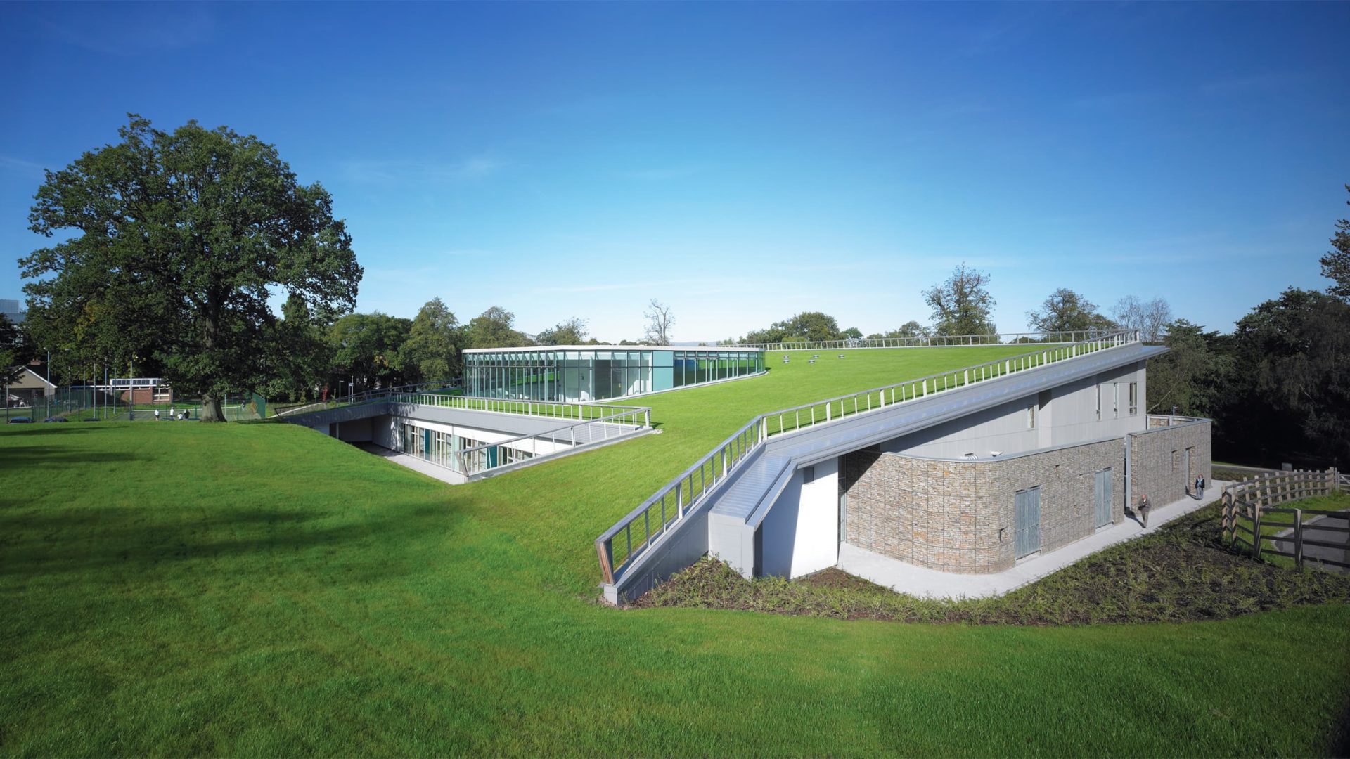 building exterior with grass lawn at small animal hospital in the university of glasgow
