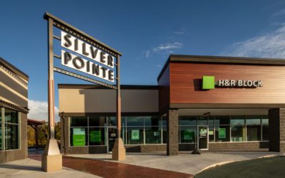 Silver Pointe Shopping Center Exterior. Brick plaza with tall sign that says Silver Pointe Shopping Center and another saying H&R Block
